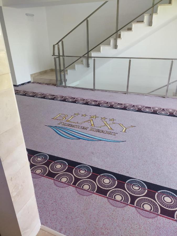 Blaxy Resort Stefi Cu Acces La Piscine Gratuit Douăzeci şi Trei August 外观 照片