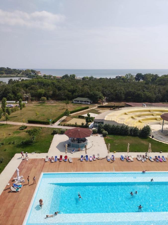 Blaxy Resort Stefi Cu Acces La Piscine Gratuit Douăzeci şi Trei August 外观 照片