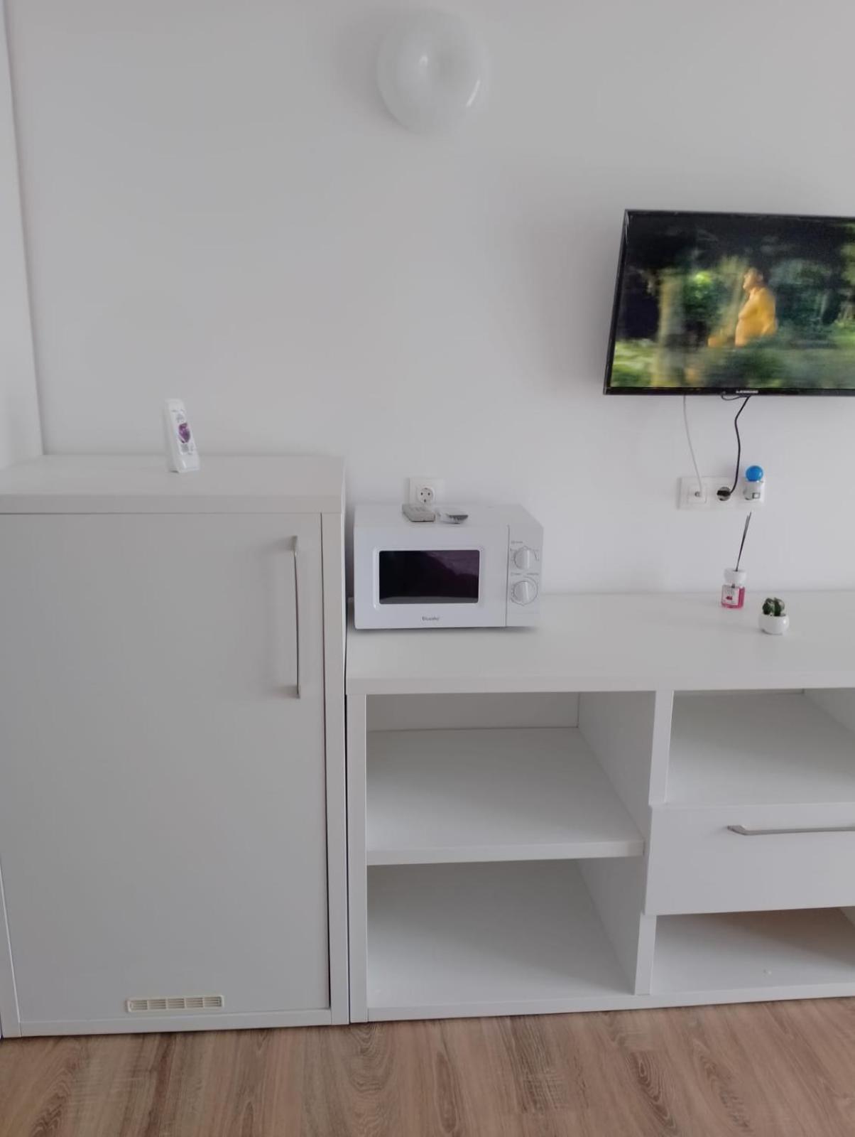 Blaxy Resort Stefi Cu Acces La Piscine Gratuit Douăzeci şi Trei August 外观 照片
