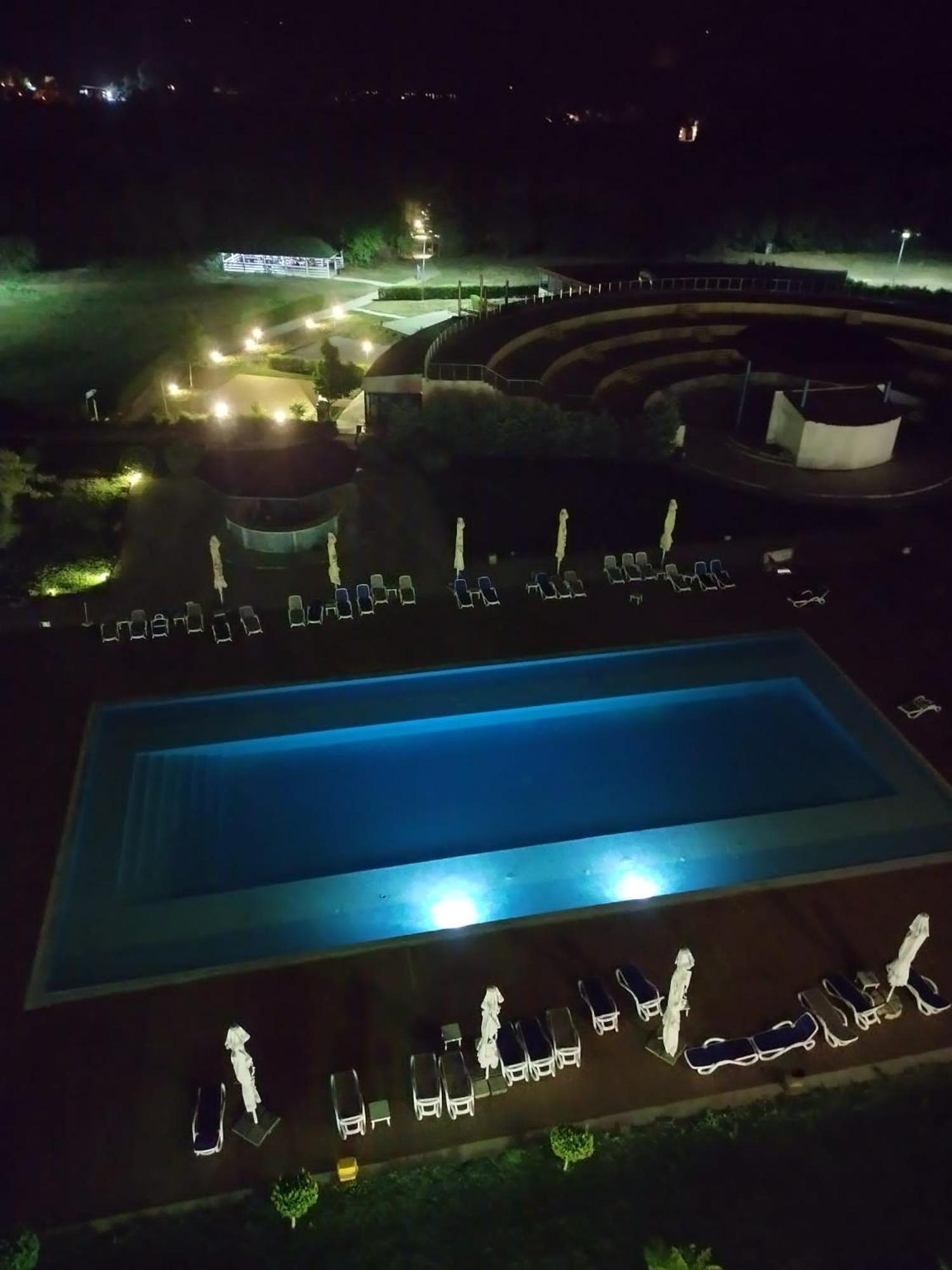 Blaxy Resort Stefi Cu Acces La Piscine Gratuit Douăzeci şi Trei August 外观 照片