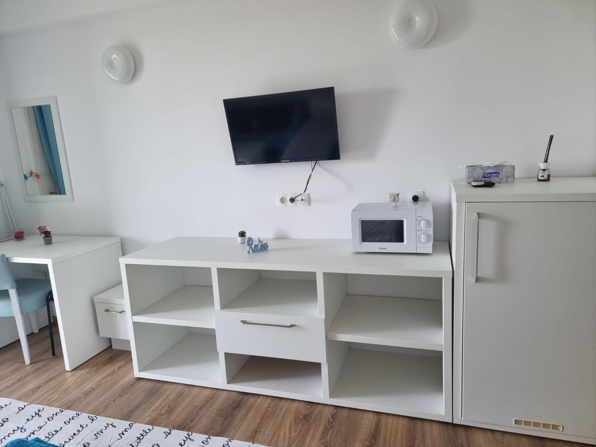 Blaxy Resort Stefi Cu Acces La Piscine Gratuit Douăzeci şi Trei August 外观 照片