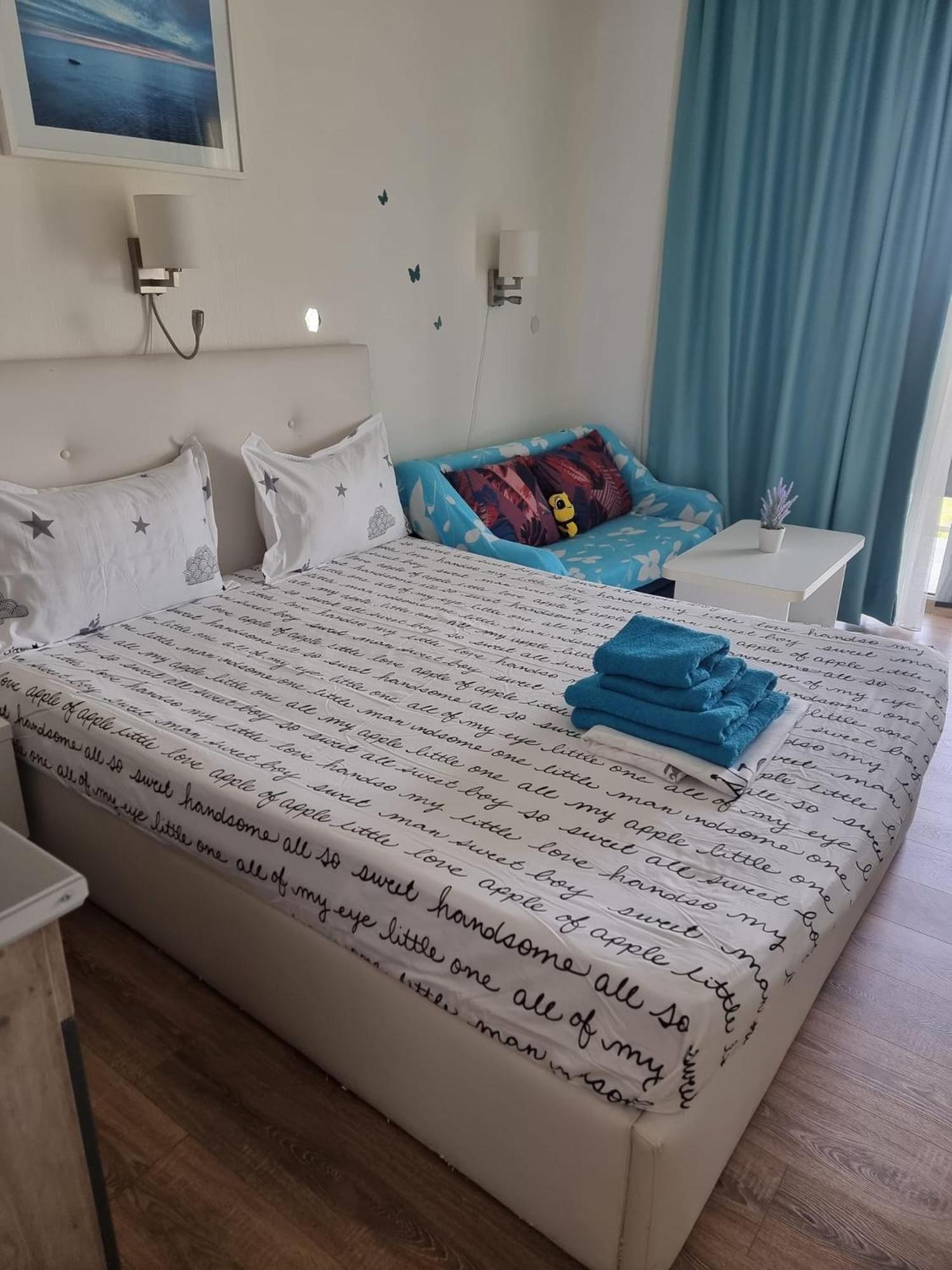Blaxy Resort Stefi Cu Acces La Piscine Gratuit Douăzeci şi Trei August 外观 照片